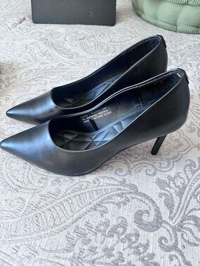 Tahari Black Pointed-Toe Stiletto Pumps
